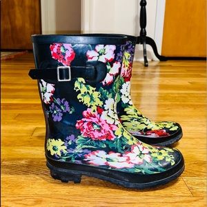 ☔️ JustFab Floral Rain Boots